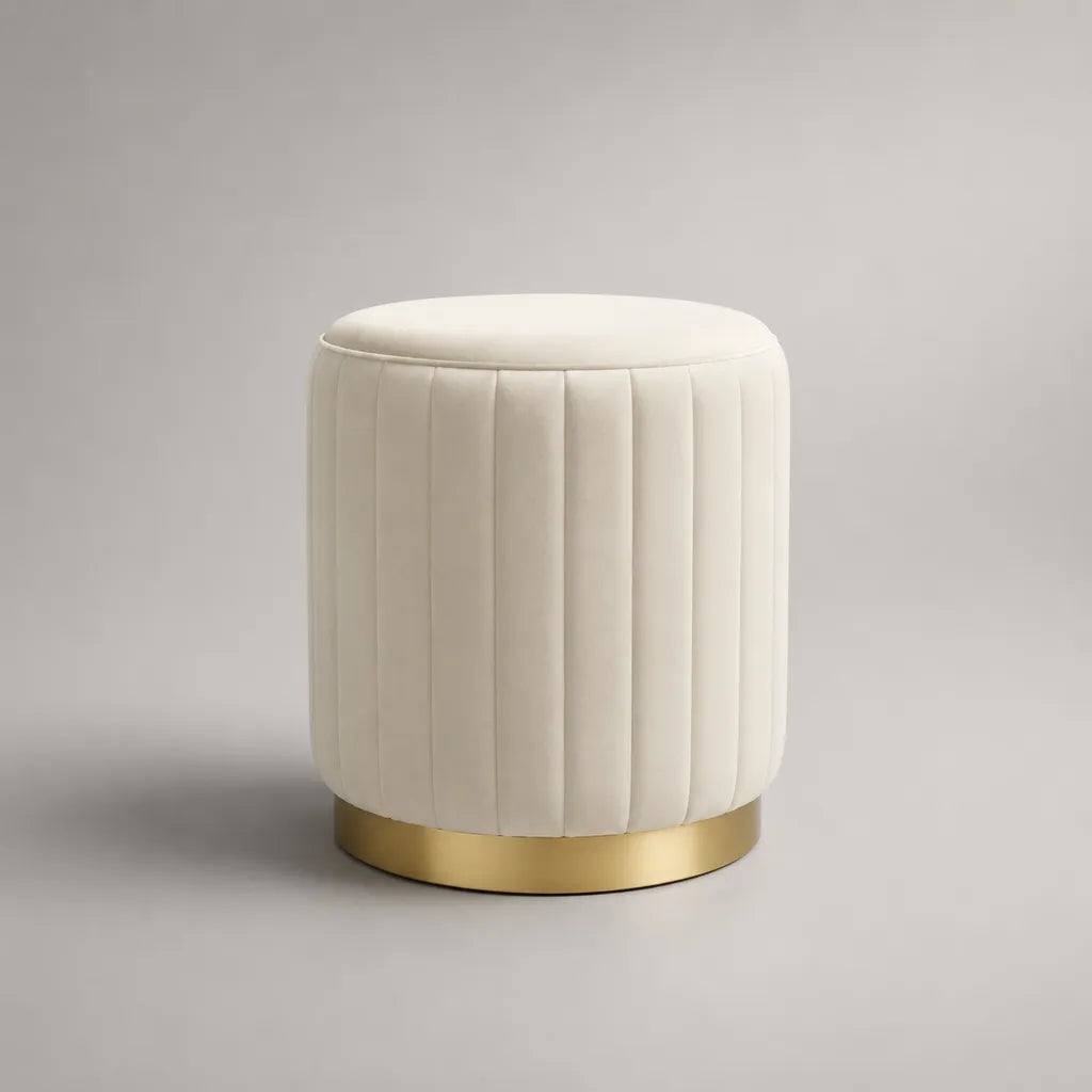 Repose-pieds rond rembourré en velours polyester blanc cassé avec base en acier inoxydable doré, Ø 45 × H 48 cm