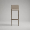 Tabouret de bar en polypropylène taupe avec dossier et repose-pieds, 43 × 48 × 104 cm