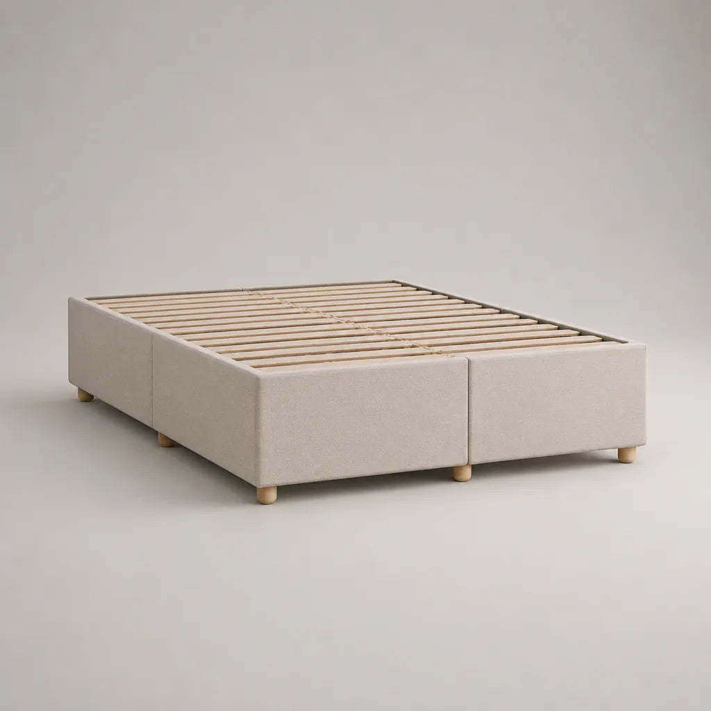 Cadre de lit double rembourré en tissu beige et bois naturel, sommier à lattes, 2 modules, couchage 180 × 200 cm, dimensions 208 × 188 × 35 cm